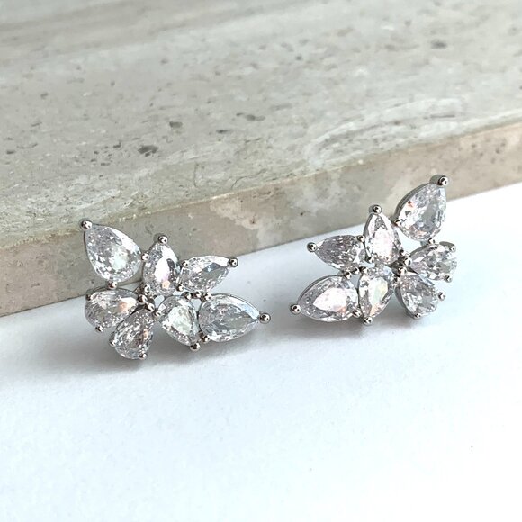 NEW~ Anthropologie Shashi Petite Fallen Leaf Stud Earrings - Picture 1 of 10